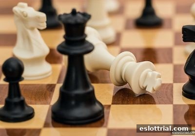 电子游艺试玩深度解析：五子棋棋盘数学规律与实战策略