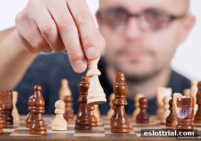 桥牌高手进阶之路：电子游艺试玩中掌握心理战术与实战技巧